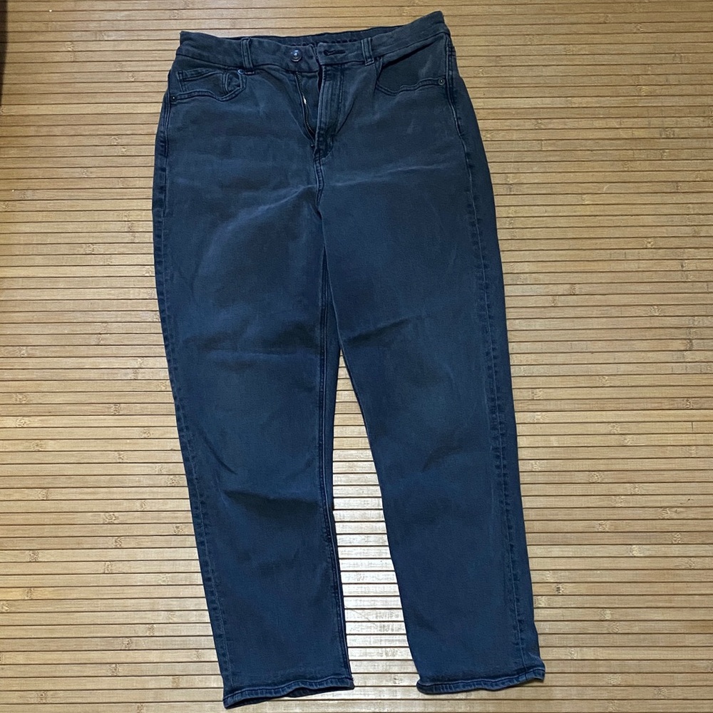 American Eagle Curvy Mom Jeans